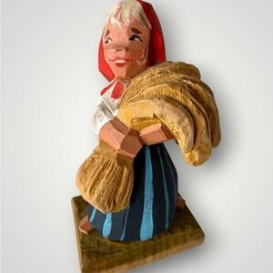 VINTAGE HENNING CARVED BY HAND IN NORWAY MOTHER HARVEST FIGURINE w/ RED CAP